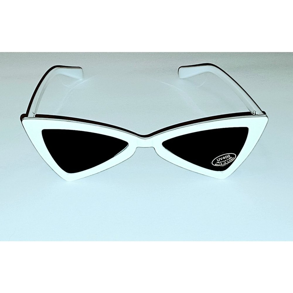 Petals & Peacocks Mod Style White Cat Eye Sunglasses NWOT